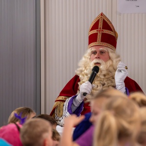 2025-11-23 Sint leest voor-35